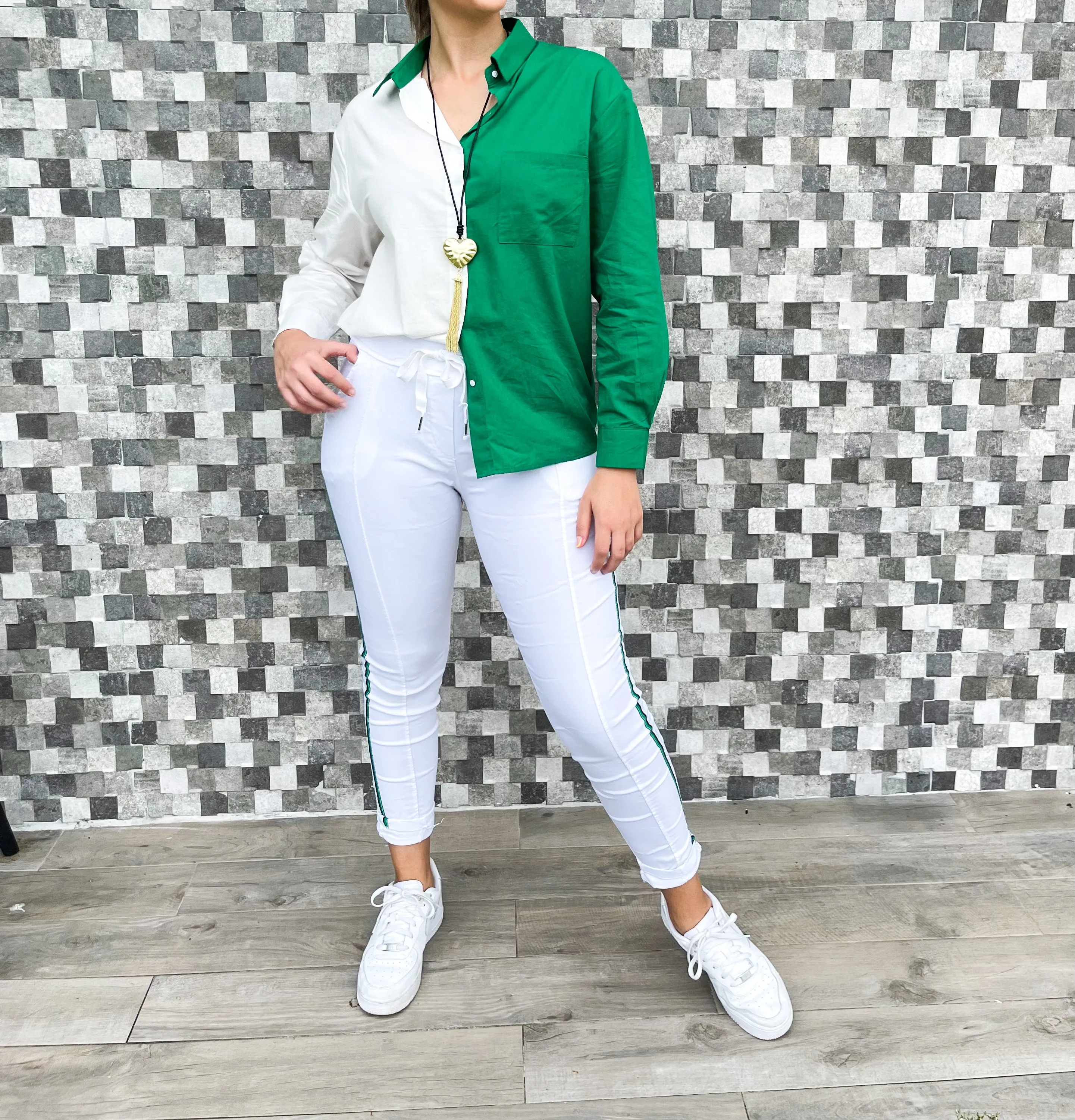 GREEN/WHITE BUTTONED TOP