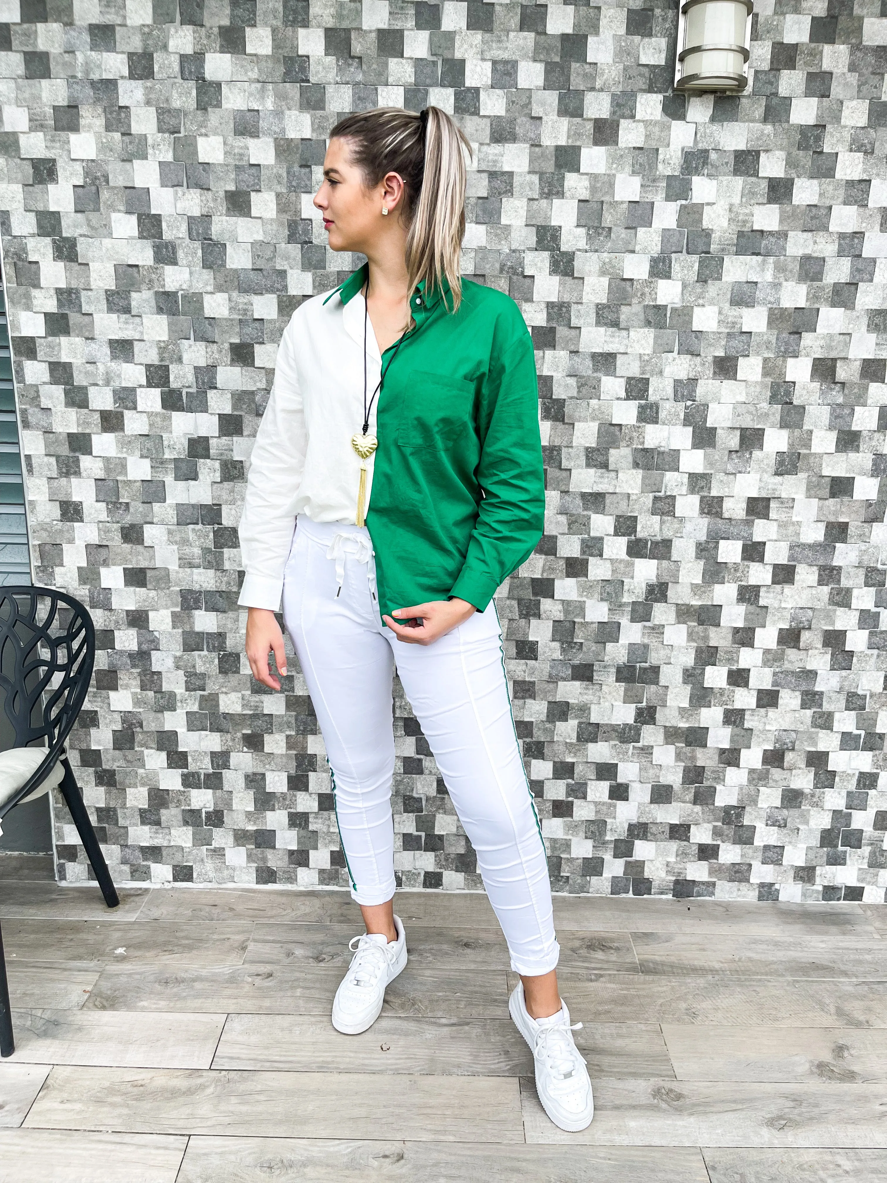GREEN/WHITE BUTTONED TOP
