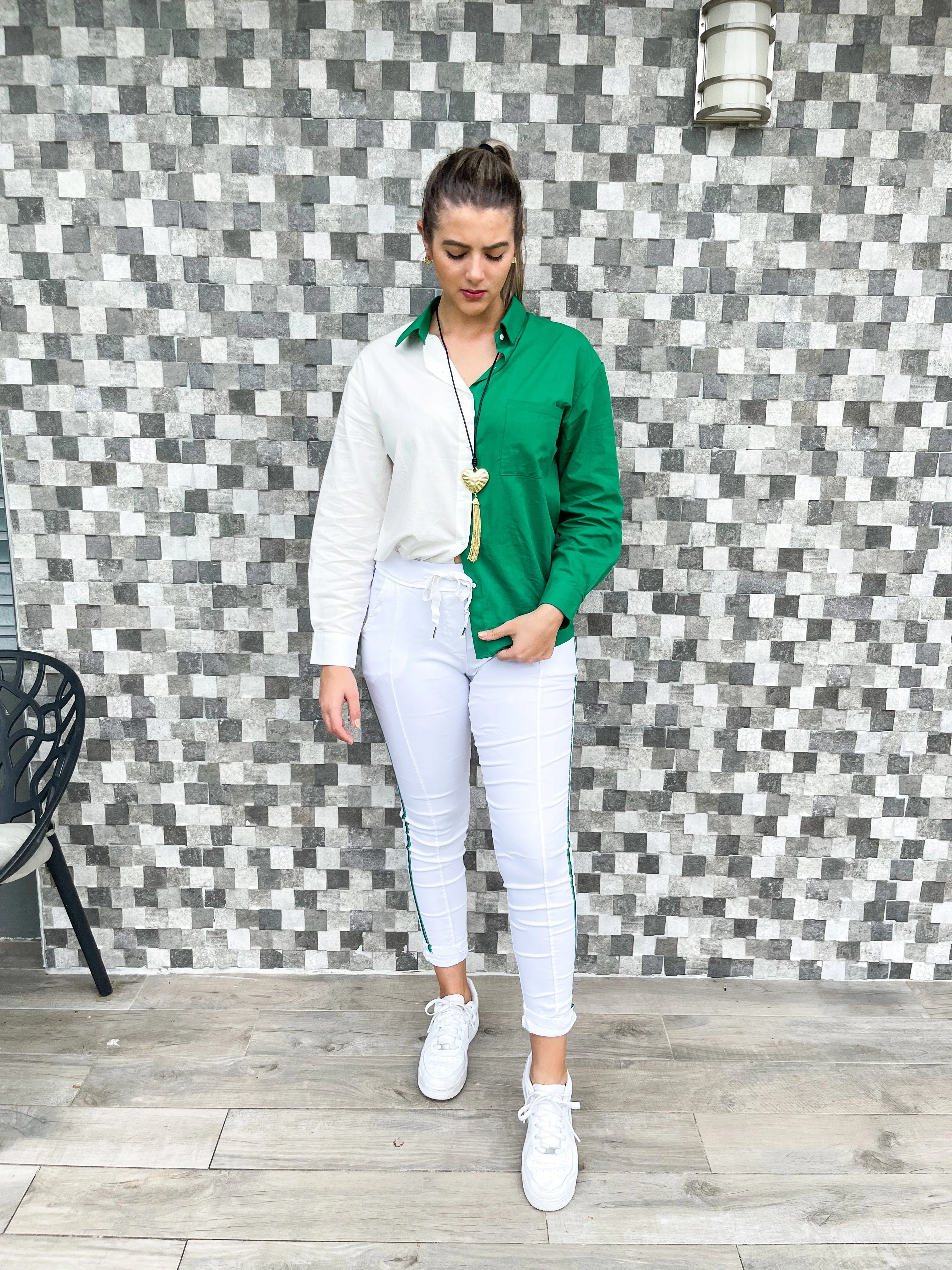 GREEN/WHITE BUTTONED TOP