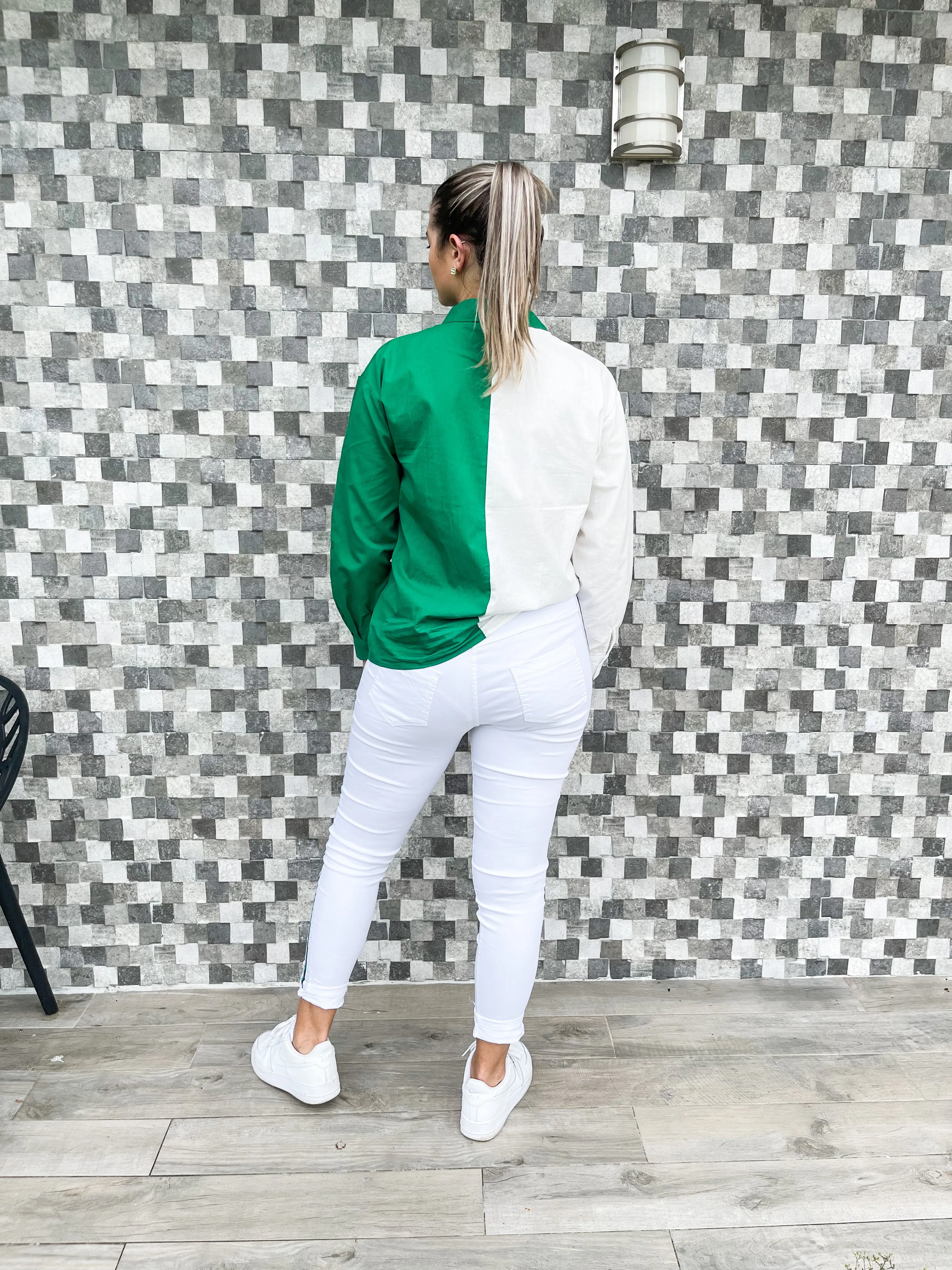 GREEN/WHITE BUTTONED TOP